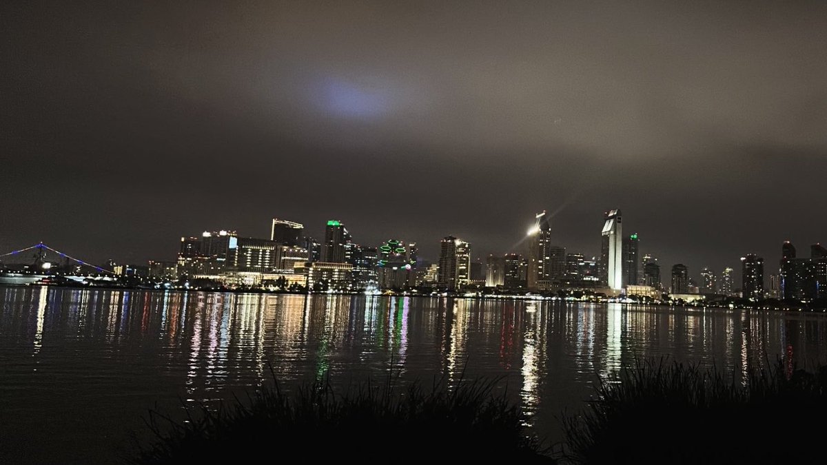 _melyo's tweet photo. @TheDubblife Little Italy! San Diego, around midnight! No other lights were in the sky! Here’s the view from across the water when I first saw it https://t.co/RKf3LaKCBe