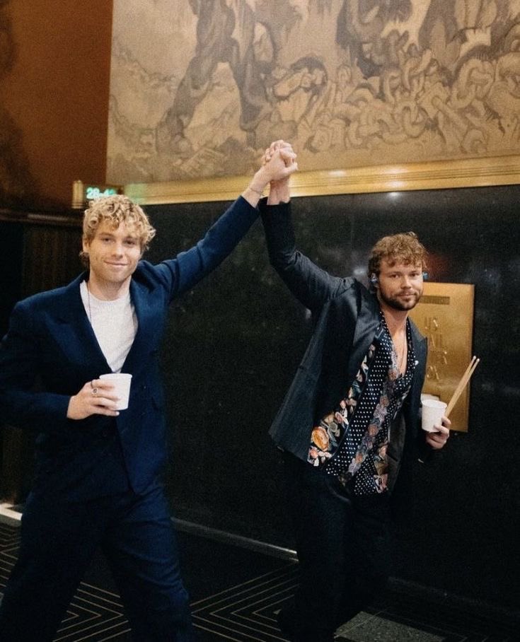 dark9clancy's tweet photo. where are my lashton lovers at ⁉️ https://t.co/ewjxrgPzcj