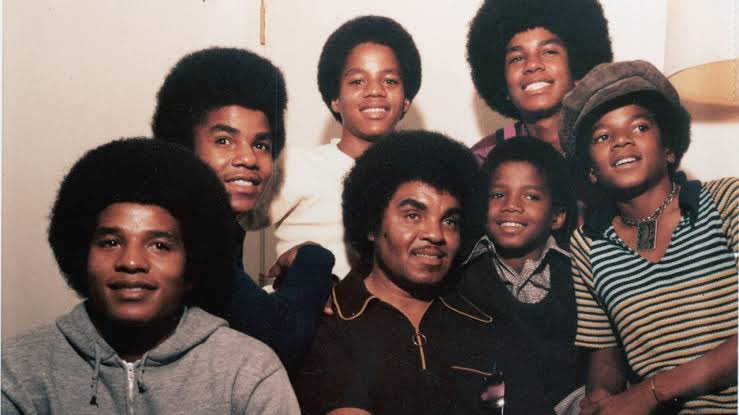 Jantar127's tweet photo. Someone in my Dm just asked me this question that “If Michael Jackson never really got to have a childhood and acted like a child, why did his brothers seem fine”? That Why didn't his brothers act childlike like him too?