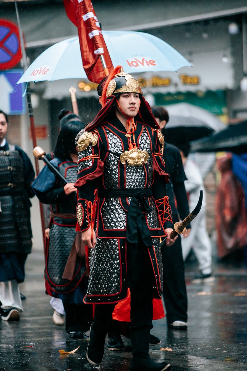 cuongsilent's tweet photo. @dangyoensim @KNJISLVR I have put a great deal of effort, time, and resources into creating this armor set inspired by the Early Lê Dynasty (Later Lê period). Do you think it is convincing and historically appropriate? https://t.co/rS1O9jadxs