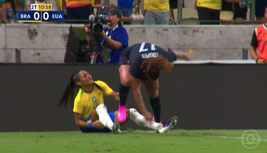 low_easy's tweet photo. @diorboots4 @Romessports @johnnywatz2729 @CarliLloyd sure, where was this fair and unbiased refereeing on those stances? https://t.co/3lmKONfSJv