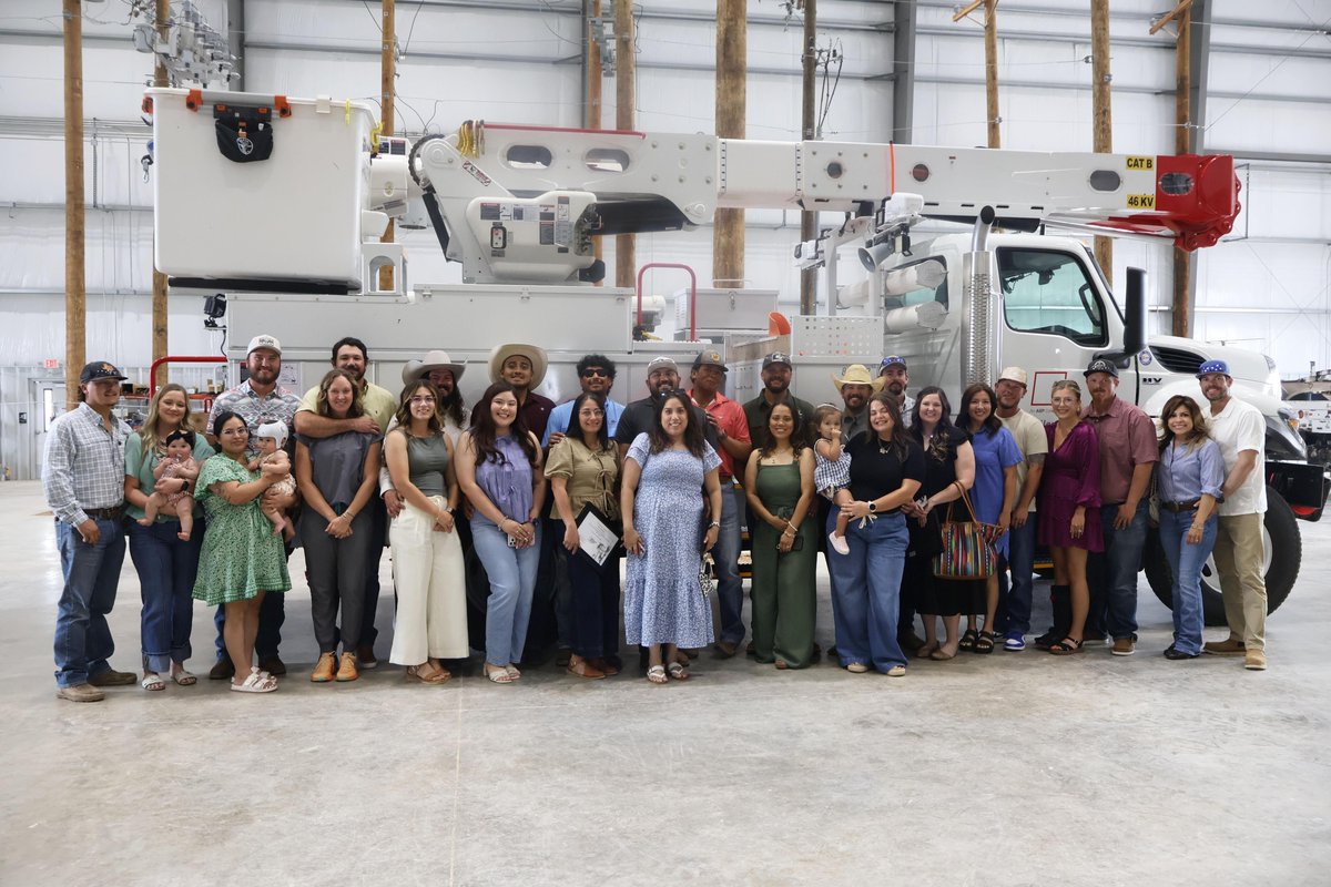 AEPTexas's tweet photo. Friends, family, and colleagues filled the Abilene Training Facility as 14 lineworker apprentices received their certificates for completing the Journeyman Apprentice Training Program at AEP Texas. Read more: https://t.co/4GcM4sU2EZ

#WeAreAEPTexas #Lineworkers #Graduates #Community