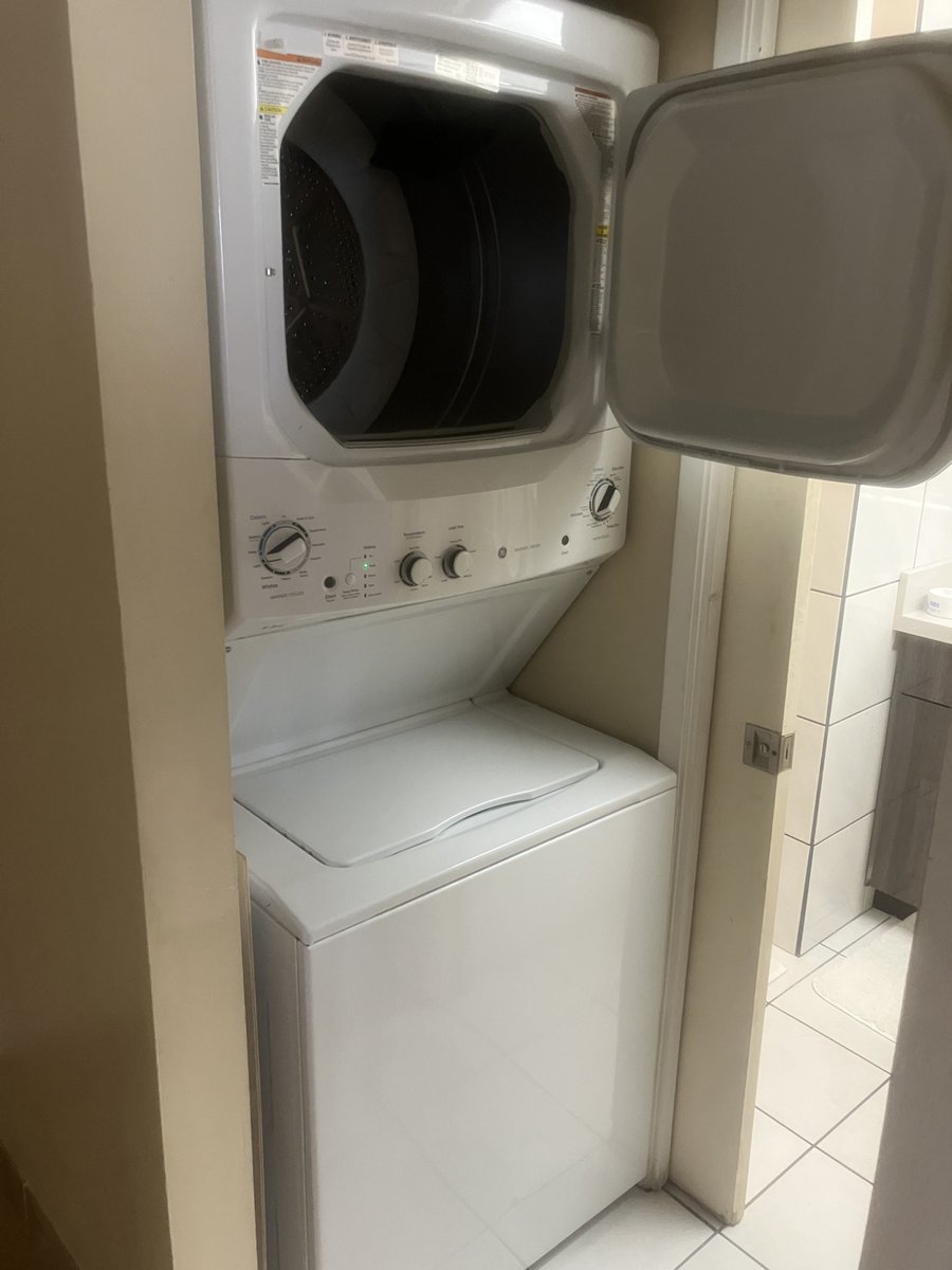 suidousora's tweet photo. バケレンやから、リネン交換一切無し！
やけどな、室内にコレがあるから毎日ストレス無し🧺
石垣のリゾマンにも洗濯機だけあったけど、塩ベトベトから解放される毎日だけでココを選んで正解やった🎵
サービスというモノは、千差万別
マリオットヒルトンが良い！っても⭕️
乞食生活できるバケレンも⭕️ https://t.co/yM2LMgO4y1