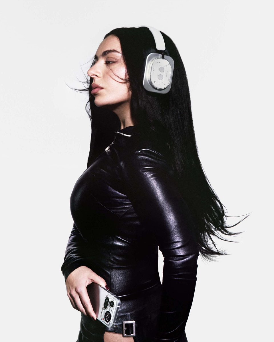 Info Charli xcx tweet media