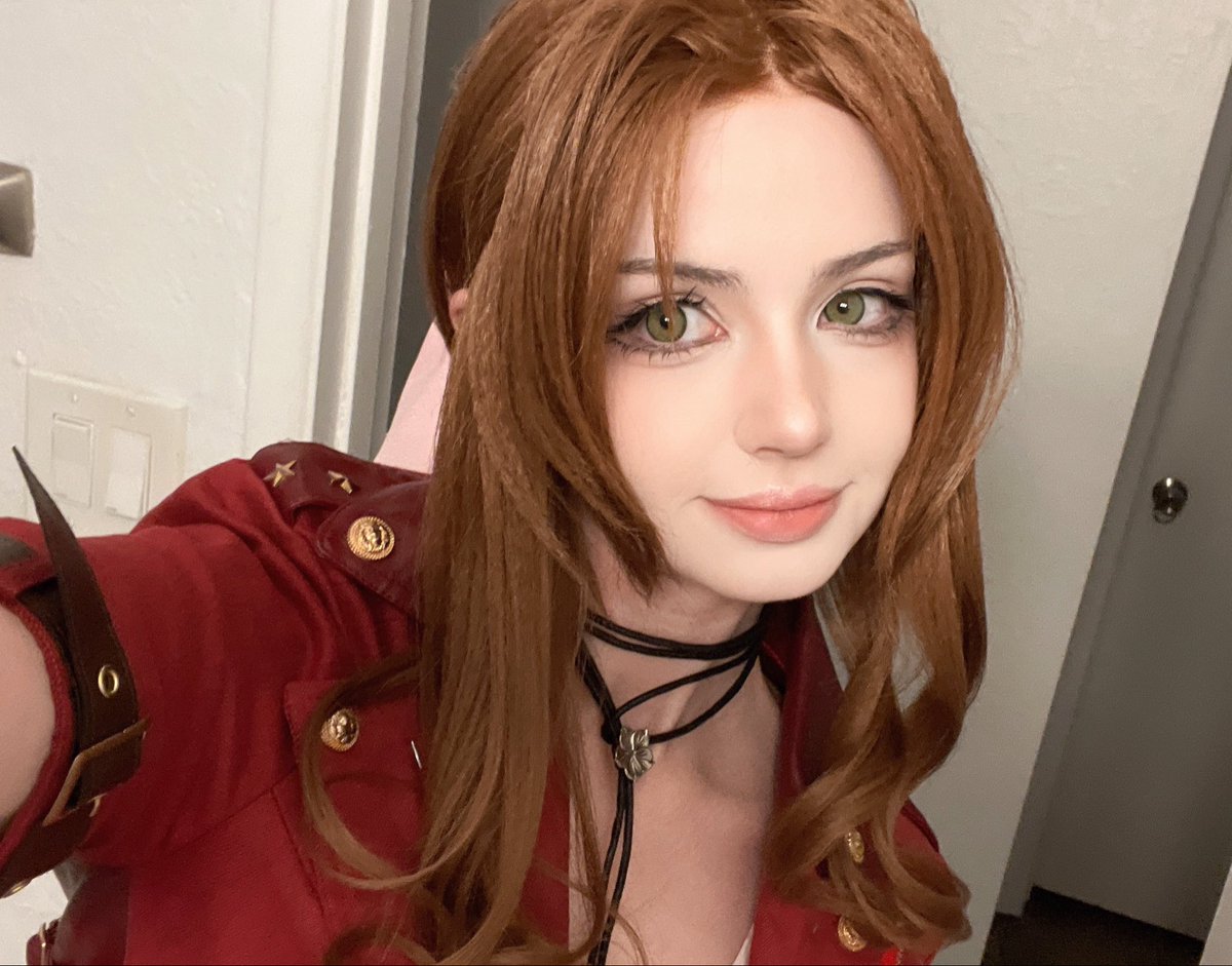 reiinacos's tweet photo. I’m literally Aerith so I can show up to your door like a bday stripper if you want jkjk https://t.co/QjRCaFHh6Q