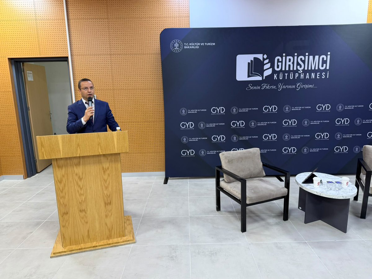 cizretso's tweet photo. Yönetim Kurulu Başkanımız Ömer Faruk Yıldırım, Girişimci ve Yönetici Derneği (GYD) tarafından Cizre’de düzenlenen “Girişimci Kütüphanesi” programına katılım sağladı.
@o_farukyildirim 
@iverendi_mesut https://t.co/dr5kHKAVx0