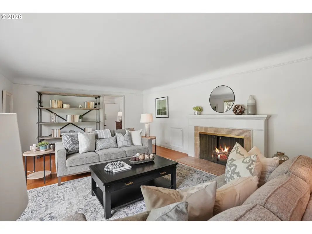 jenwileyhomes's tweet photo. NEW LISTING | VIBRANT VINTAGE in VISTA HILLS | 4🛏️ | 3🛁 | Huge Yard 🌳
Soak in the Springtime, Peaceful Views in this Coveted Close-In SW PDX. Enjoy effortless One Level Living, Guest Quarters + Shop Space: Think Hobby Workshop, Gym, or  Studio. #jenwileyhomes #loveyourhome https://t.co/dNI5b8d7mA