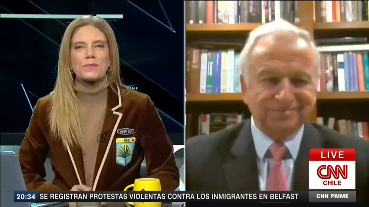 ClapesUC's tweet photo. [ENTREVISTA @CNNChile] En conversación con @tv_monica, nuestro director @felipelarrain expresó que la situación fiscal actual es peor de lo esperado y que alcanzar el equilibrio estructural en cuatro años es casi imposible. Además, destacó la necesidad de ajustar el gasto y defendió la importancia de ser realistas en las proyecciones fiscales.

"A mí me parece que en el escenario fiscal que está hoy día el país es, de alguna manera, casi imposible llegar a equilibrio estructural en cuatro años  (...) La probabilidad es muy baja de llegar a equilibrio estructural en cuatro años cuando uno parte de 3.7 puntos del #PIB de déficit".

Entrevista completa aquí 👇
https://t.co/9wEbiuKmSp