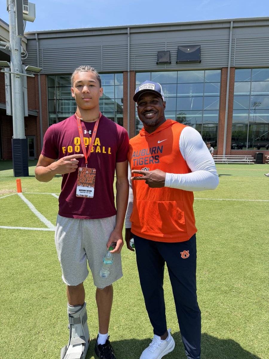 KaydonTatum's tweet photo. Blessed to receive my 7th Division 1 from the Auburn university!! @KodiBurns @AuburnFootball @CoachGolesh @CoachCarmichaeI https://t.co/NKUhSEHST4