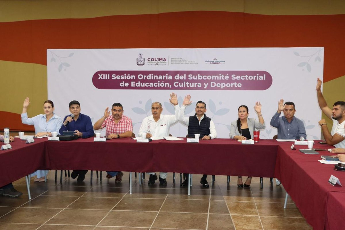 educacioncolima's tweet photo. El secretario de @educacioncolima, Adolfo Núñez y la subsecretaria de Educación, Katia Vázquez, encabezaron la XIII Sesión Ordinaria del Subcomité Sectorial de Educación, Cultura y Deporte, con la participación de titulares de organismos descentralizados📚 https://t.co/1zCIBtqs1o