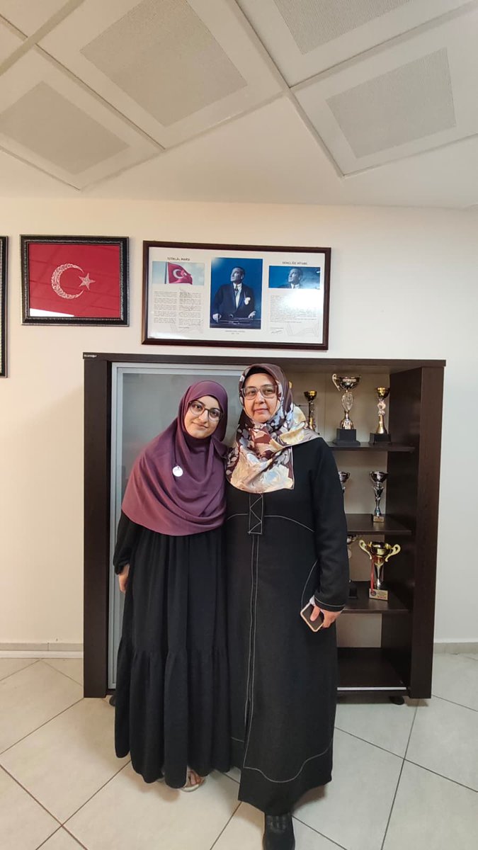 AdanaKYGM's tweet photo. 📍Kozan Yurdu

Yurt öğrencilerimiz arasında düzenlenen Umre Ödüllü Bilgi Yarışması'nda dereceye giren öğrencilerimize, manevi danışmanlarımız aracılığıyla hediyeleri takdim edildi. 🕋 https://t.co/vTElxfACUF