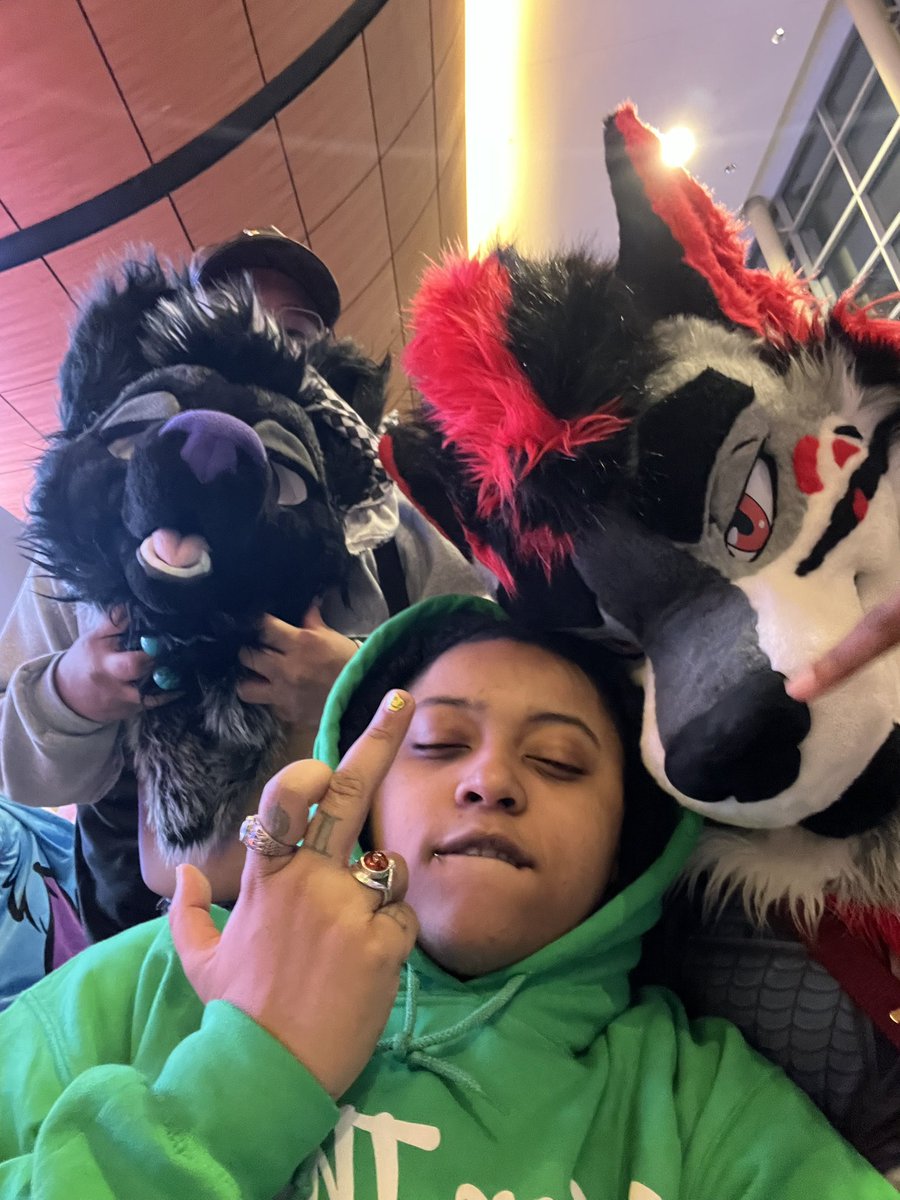 PUPSLEAZ's tweet photo. Happy Pride to my BIPOC siblings!! WE SEE YOU ❤️ https://t.co/uvD5ovDtZq