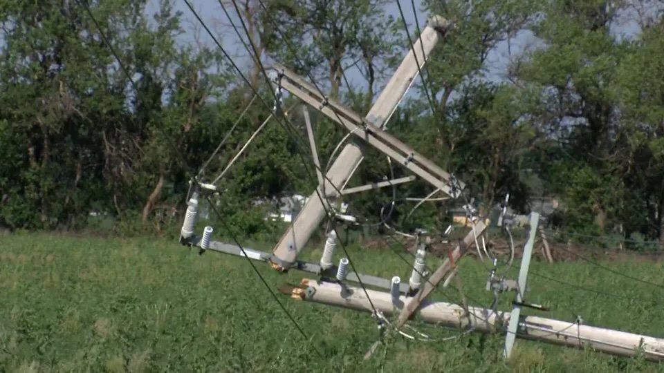 climavision's tweet photo. 17,000 customers without power. That was the aftermath of Monday night’s severe thunderstorms across Kansas – 100+ mph wind gusts, widespread damage, and crews still working restoration across Saline County. 
Climavision's HI-RES model predicted this event 48 hours in advance, which could have provided utility emergency response and outage management teams an earlier, more confident signal for crew staging and restoration prioritization.
Climavision is working with public agencies and local utilities to help them be more prepared for events like these.
 
Image 1: 48-hour forecasts from Climavision's HI-RES and the HRRR. 
Image 2: Downed power lines resulting from the heavy winds. Image from KSN News.
Image 3: A semi-truck overturned by high winds. Image from KSN News.