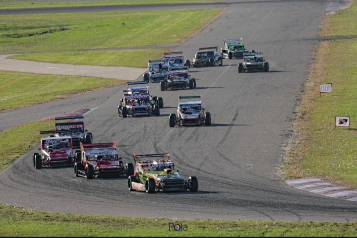 jp_otrosky's tweet photo. Este fin de semana, el histórico zonal Mar y Sierras va a disputar la "Carrera de las Estrellas" en el Autódromo de San Cayetano, Provincia de Buenos Aires. 

Automovilismo en su más pura esencia. Motores varilleros, caja en H, Ford vs. Chevrolet y una cita estelar con pilotos invitados de lujo, como Christian Ledesma, Germán Todino, Santiago Mangoni, Juan Bautista de Benedictis, entre otros. 

La actividad se va a poder seguir a través de https://t.co/xCFUTigMYw y las redes sociales de las Mayores del Sudeste. Se viene un fin de semana inolvidable para la mejor categoría zonal del país. 

Foto: @DamianBarisch