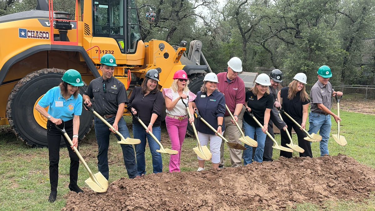 FFHomeless's tweet photo. A major milestone for Austin families. 💙
On 6-9, we celebrated the groundbreaking of the Peace Lutheran Family Project -transitional housing/shelter for families, privately funded by Peace Lutheran Church with programming by FFH.
Thx to Council Member Krista Laine for joining us https://t.co/C1DxwzFgSt