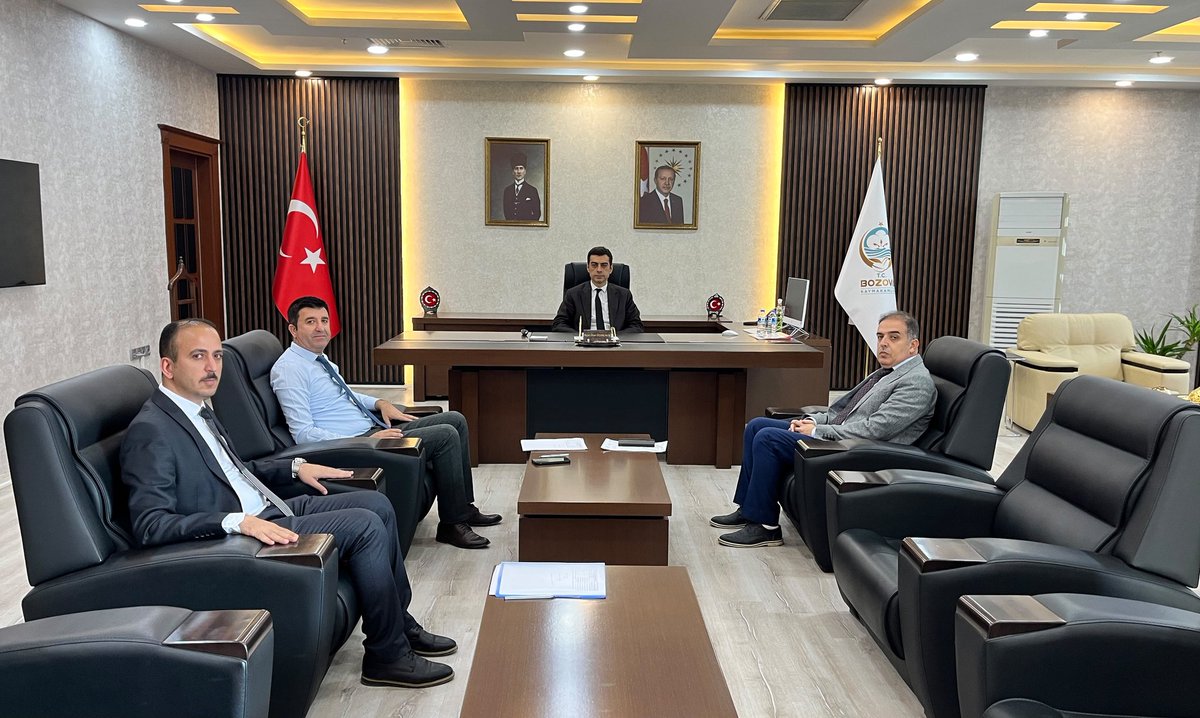 bozovakaymakam's tweet photo. Kaymakamımız Sn. Reşit Özer ÖZDEMİR başkanlığında, ilçemizde sporun yaygınlaştırılması, gençlerin spora yönlendirilmesi ve sportif başarıların artırılması amacıyla Sporun Geliştirilmesi Projesi Toplantısı gerçekleştirildi.@rozerozdemir https://t.co/NQypJf90ke