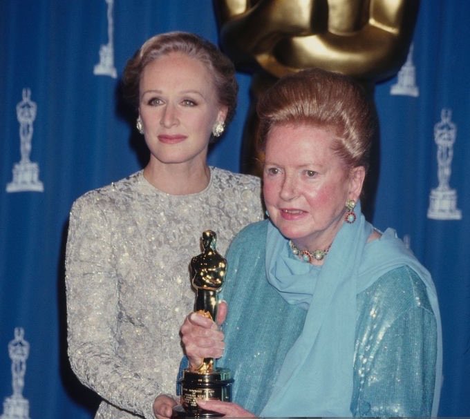 classiccinemich's tweet photo. glenn close giving deborah kerr an honorary oscar after six nominations and no wins, and now she’s getting one after eight nominations and no wins! both were so deserving of competitive ones! https://t.co/jn5kC8rpn7