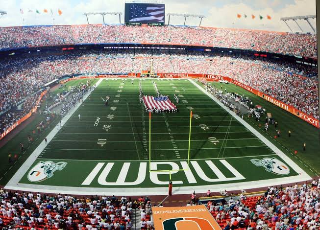 JadenH_D1's tweet photo. After a great conversation w @Kevin_Beard9 I’m blessed to say I have received my 21st offer to further my education &amp; play football for @univmiami #GoCanes 💚🧡🌴 @coachjohnking @CoachSanders5_ @SkysTheLimitWR @CanesFootball @coach_cristobal @AREALGENTLEMEN  @StevenNecuze11 https://t.co/CXYPywCE2D