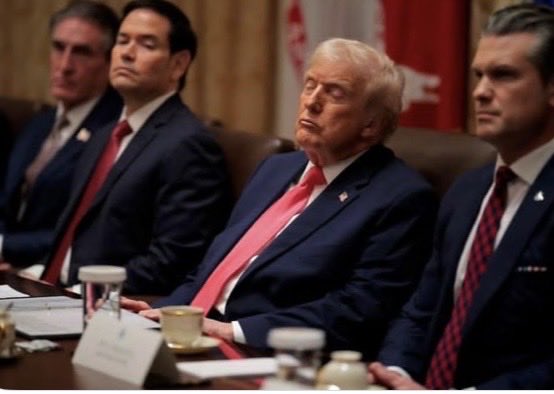 Suzierizzo1's tweet photo. Seriously there’s so many of these pictures of him sleeping at different times in the Oval Office it’s embarrassing. https://t.co/LmdgnNBXC9