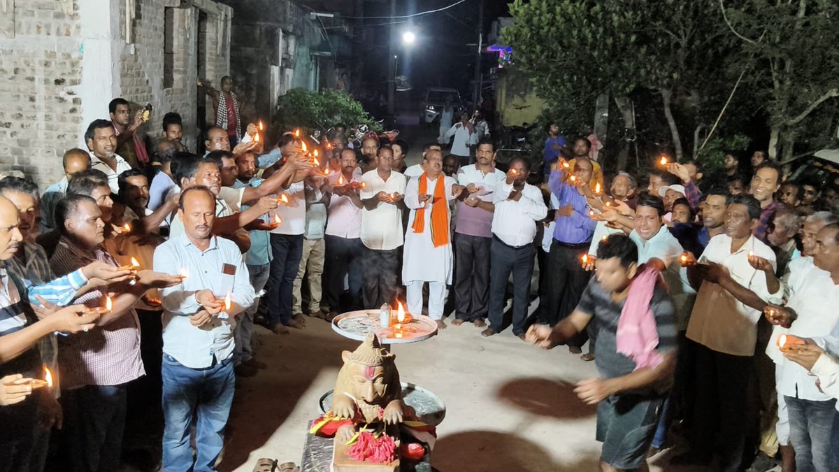 baidhar1964's tweet photo. #KakatpurAssembely 
ମାନ୍ୟବର ପ୍ରଧାନମନ୍ତ୍ରୀ ନରେନ୍ଦ୍ର ମୋଦିଙ୍କ ସୁସ୍ଥ ଦିର୍ଘ ଜୀବନ କାମନାକରି ବିଜେପି ଅସ୍ତରଙ୍ଗ ମଣ୍ଡଳ ଶରିପୁର ପଞ୍ଚାୟତ ଭେଡାବନ୍ଧ ଗ୍ରାମର ମା ଅମ୍ବିକା ମନ୍ଦିରରେ ଦୀପଦାନ ।
#BJPOdisha #CMO Odisha#Dharmendra Pradhan#Manmohan Samal#Manas Mohanty#Baidhar Mallick Fan Club#Debendranath Tare https://t.co/hIpjky0JVH