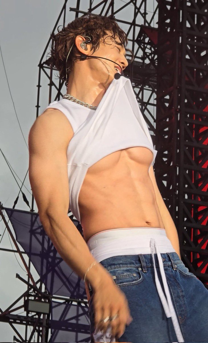 KaixMinho's tweet photo. I love his boobs https://t.co/xpsgGABWjB
