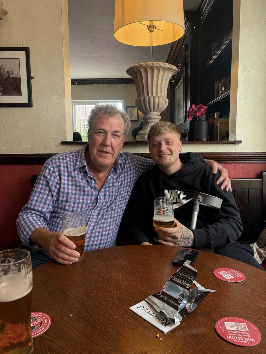 samjalexander98's tweet photo. Jezza in the local https://t.co/OKSLJCiCLp