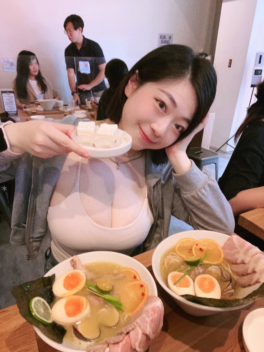 yng237's tweet photo. 如果你對面坐的是我 
你還能吃的下嗎 https://t.co/I84reGToxi