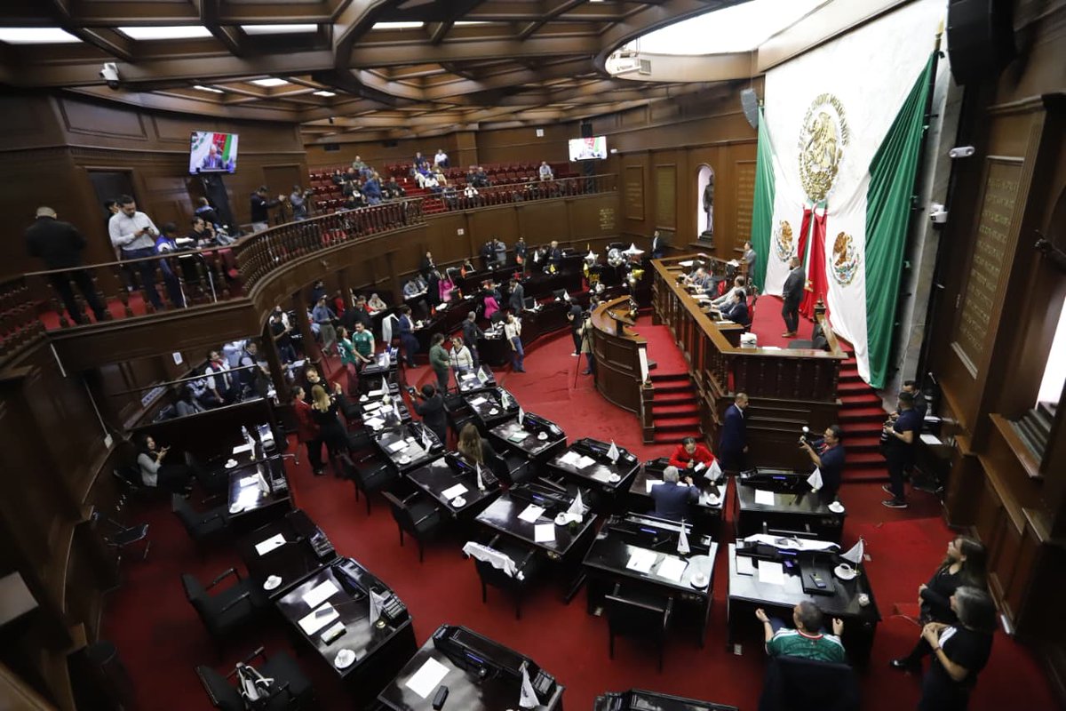 EncuentroDeMich's tweet photo. 76 Legislatura permite la participación ciudadana en materia hídrica https://t.co/8A5Pd76N6g a través de @Encuentro de Michoacán https://t.co/2ydZGT1eGr