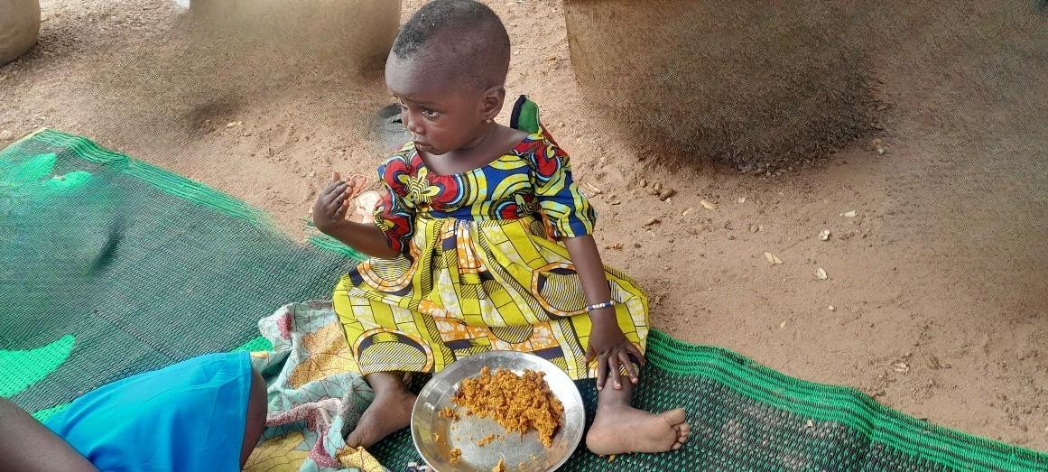 OngRACINES's tweet photo. ✊🇧🇯 Malnutrition à Ouèssè : l’ONG RACINES agit !
12 jours de Foyers d'apprentissage culinaire intensifs pour réhabiliter 50 enfants malnutris grâce à la formation pratique de 50 mamans. 🍲✨Un projet vital soutenu par le @CSISLSJ  (programme QSF. 🤝 https://t.co/iixJfwGs4a