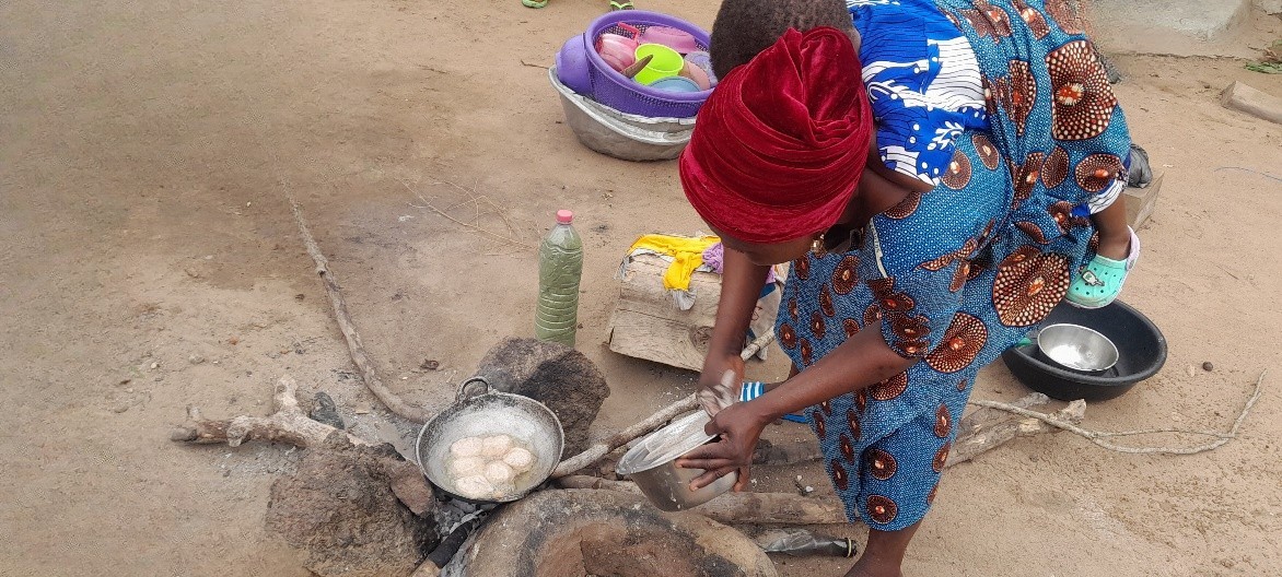 OngRACINES's tweet photo. ✊🇧🇯 Malnutrition à Ouèssè : l’ONG RACINES agit !
12 jours de Foyers d'apprentissage culinaire intensifs pour réhabiliter 50 enfants malnutris grâce à la formation pratique de 50 mamans. 🍲✨Un projet vital soutenu par le @CSISLSJ  (programme QSF. 🤝 https://t.co/iixJfwGs4a