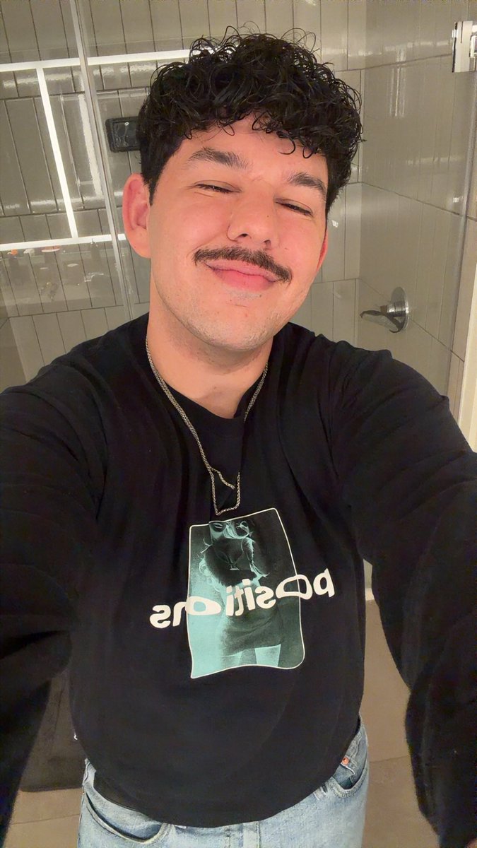 tyRECTso's tweet photo. fit for the Ariana concert!!! https://t.co/VPnSvpfLn5