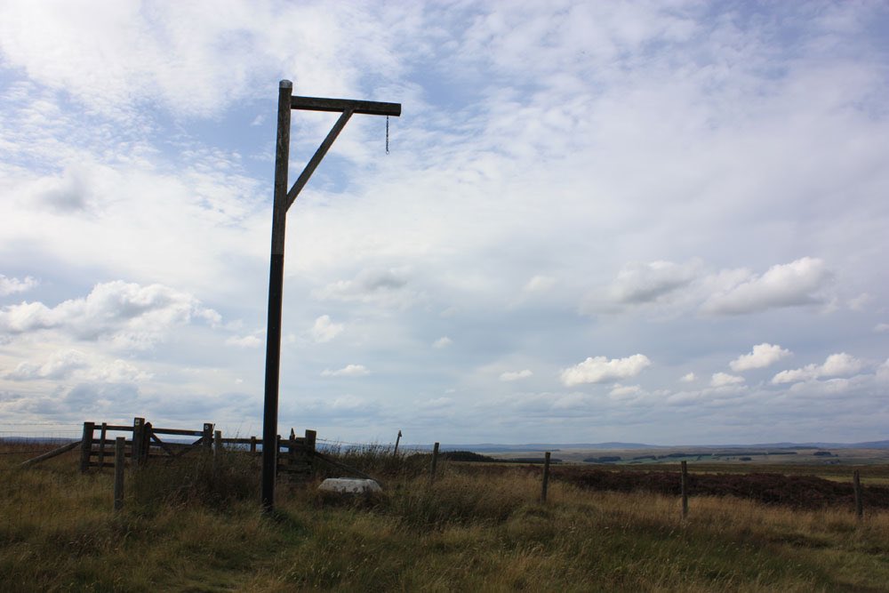 Englands_NE's tweet photo. Winter’s Gibbet, near Elsdon, Redesdale, Northumberland. The body of a certain William Winter was hung here, following execution at Westgate, Newcastle in 1791. Winter was executed for the murder of an old woman, called Margaret Crozier, who lived nearby. https://t.co/SVDwV6bP8F https://t.co/DEQdUTeqp2