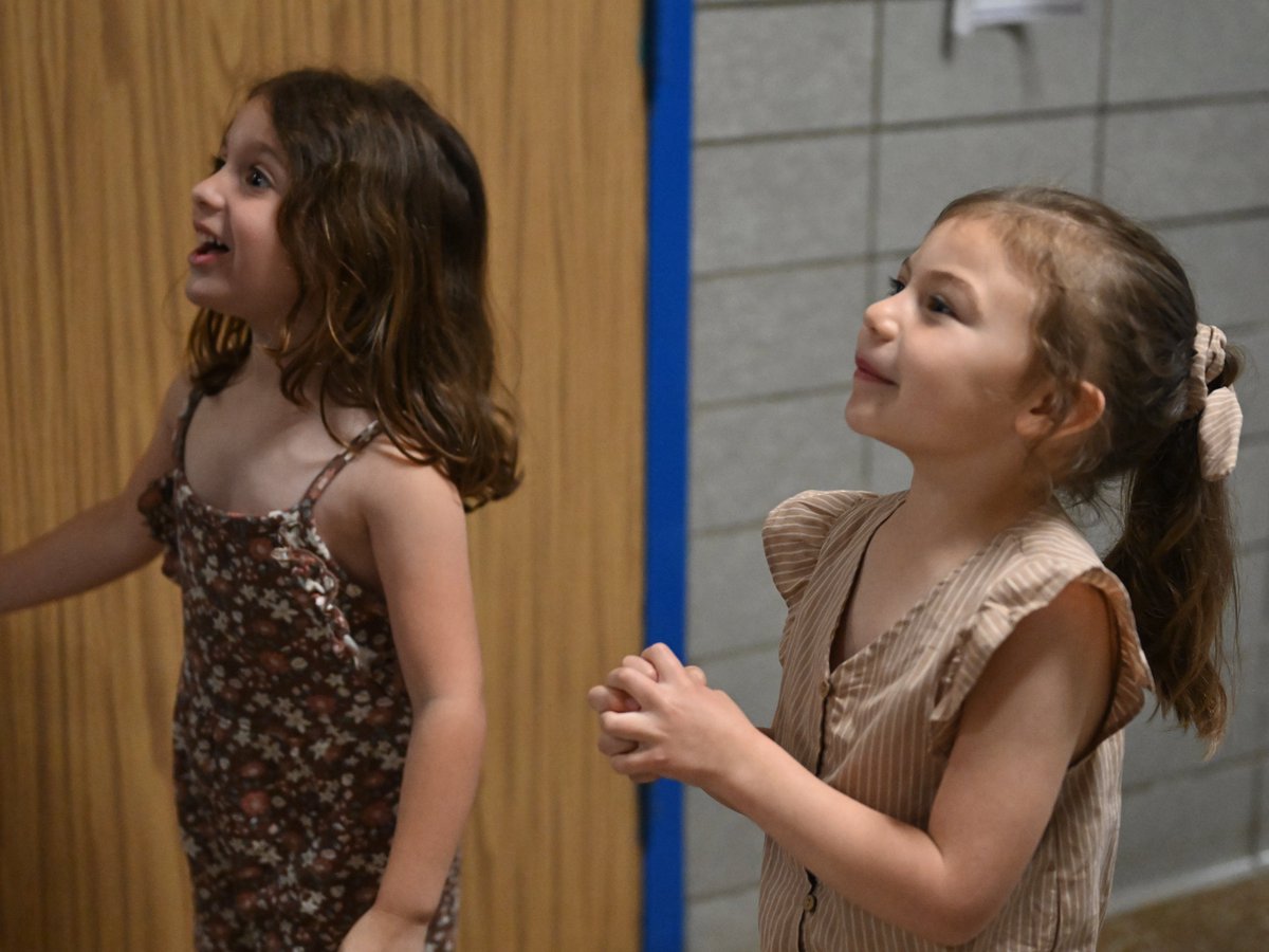 MahopacSchools's tweet photo. Lakeview kindergartners recently took part in the school's annual Color Fair &amp; Concert, performing songs centered around their assigned colors.
Click below to read the entire article:
https://t.co/dnajoAVEza https://t.co/w1ddw4UmRh