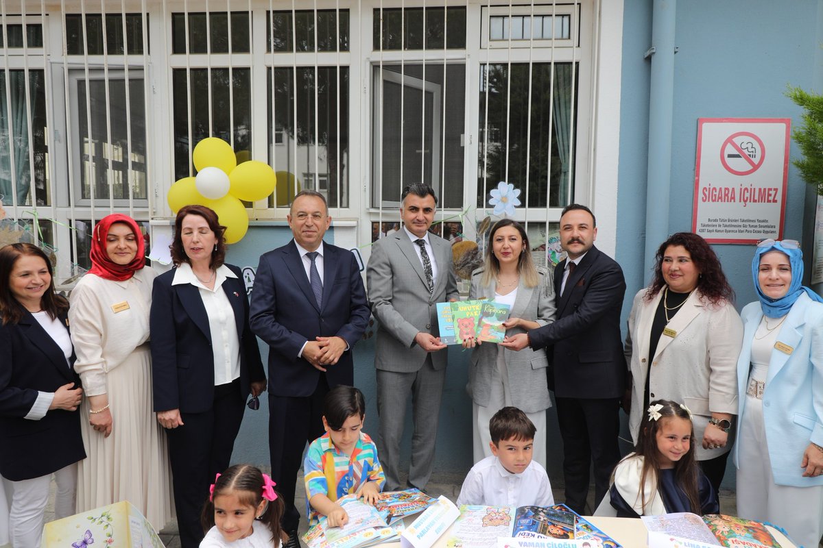Ordu_MEM's tweet photo. 📍Ünye 

İl Millî Eğitim Müdürümüz Sayın Mehmet Fatih Vargeloğlu, Ünye Anaokulu tarafından düzenlenen Yıl Sonu Sergisi'ne katıldı.

 #eğitimkentiORDU
#Ordu

@tcmeb @Yusuf__Tekin @TCOrduValiligi @mhilmiguler @mfvargeloglu https://t.co/uvkdMZyrwb