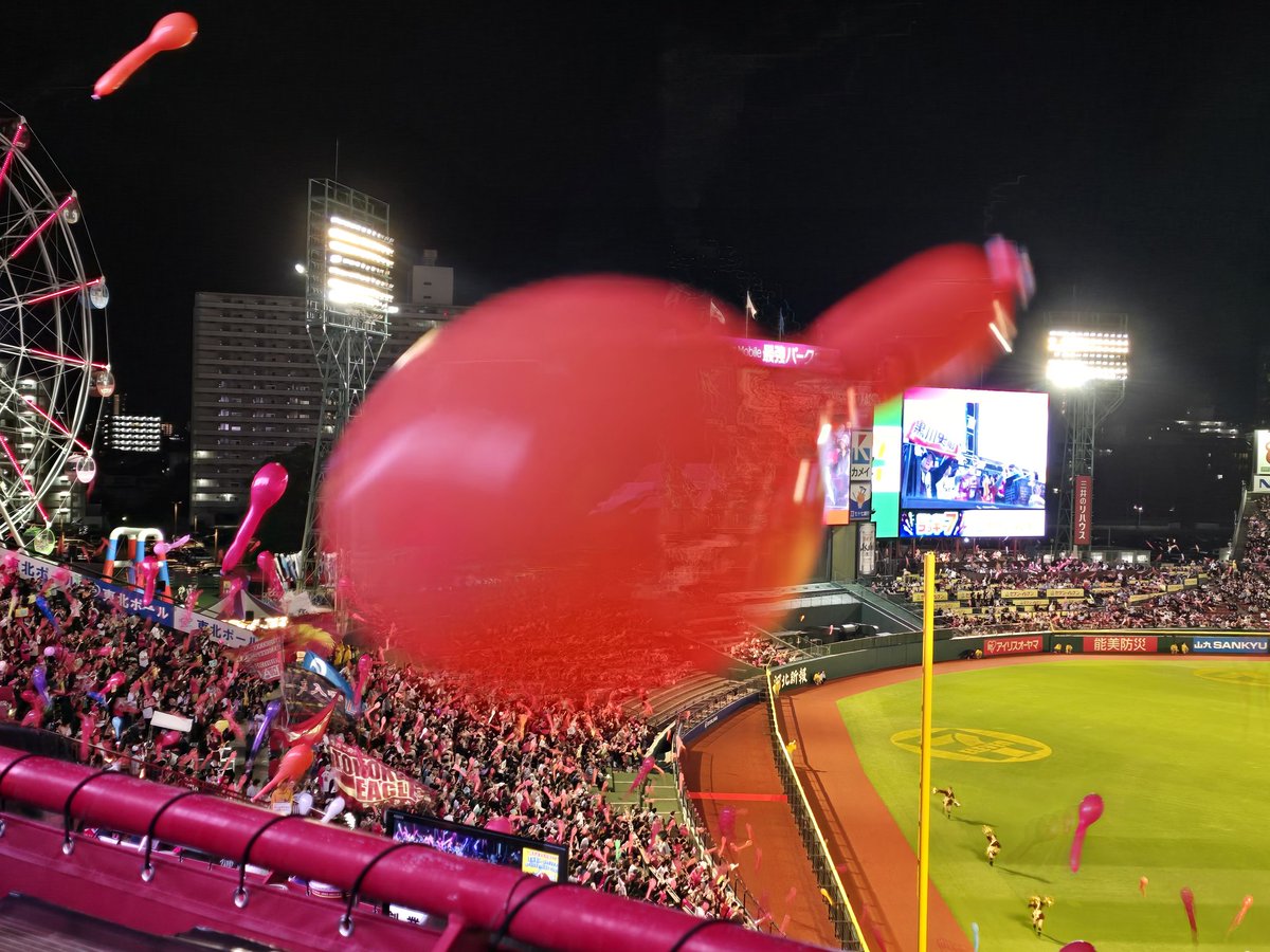 tkhhk1's tweet photo. 眠れないので報告
昨日楽天対巨人観に行ってきた
楽天の試合現地で観たのは2回目
同行して貰った親戚が高い席取ってくれたけど、試合本気で観たいならTV中継の方がよく見える
まあ現地観戦でしか味わえない物沢山あるから同列には語れないが

試合は風船7回裏待てずに飛ばしちゃう人が出る、そんな内容 https://t.co/G4UiNPMgxd
