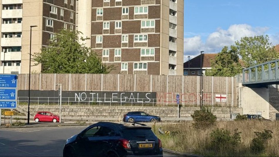 BasilTheGreat's tweet photo. Southampton

(NO ILLEGALS WELCOME 🏴󠁧󠁢󠁥󠁮󠁧󠁿) https://t.co/sY1mSMTeNm