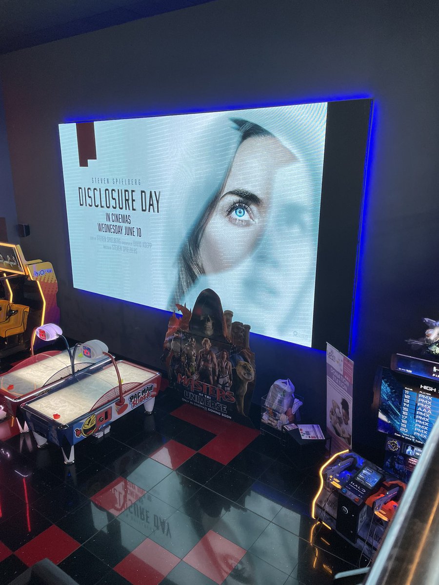 devereux1655's tweet photo. When it rains let’s have a cinema afternoon- “disclosure day” - not the best but different #chocolate #cinema #chill #aliens 🎥🌧️🍫☕️ https://t.co/6GdbhjUAW1