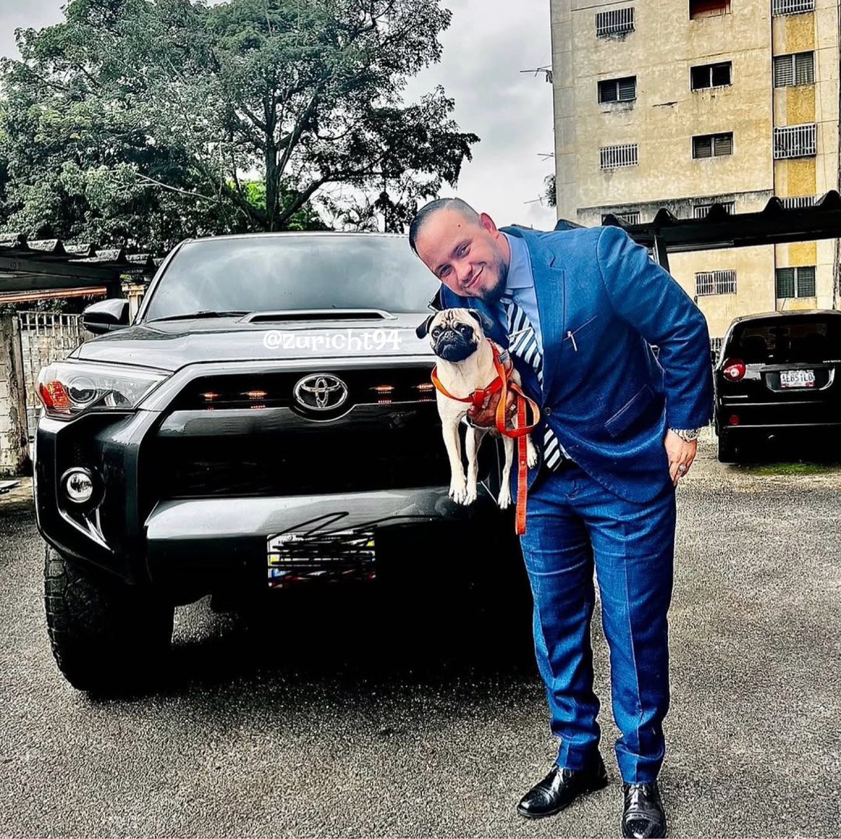 zuricht94's tweet photo. Por ahí escuché al exjuez Williams Cuberos decir en un audio que ni siquiera tiene carro. Tiene razón: carro no tiene; lo que tiene es camioneta. Tan limpio no parece. https://t.co/FBkXk874Zp