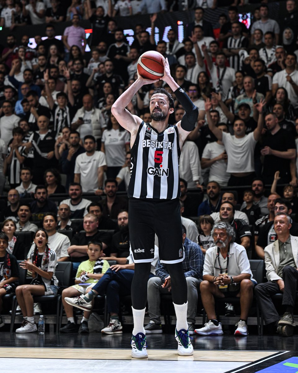 BJK_Basketbol's tweet photo. Türkiye Sigorta Basketbol Süper Ligi | Play-Off Yarı Final 5. Maç 

Beşiktaş GAİN 58-59 Bahçeşehir Koleji | 3. Çeyrek Sonucu 

#TheBlackEagleRises https://t.co/lyADcNMGzZ