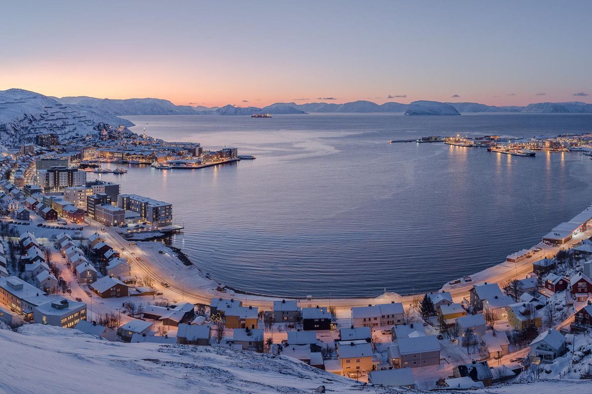 NoruegArg's tweet photo. Del ártico polar al escenario más grande: Marcus Holmgren Pedersen, nacido en Hammerfest (Noruega 🇳🇴), es oficialmente el jugador del Mundial nacido más al norte del planeta. Datos que enamoran. 🌍🥶 https://t.co/gDS7uvbxEd