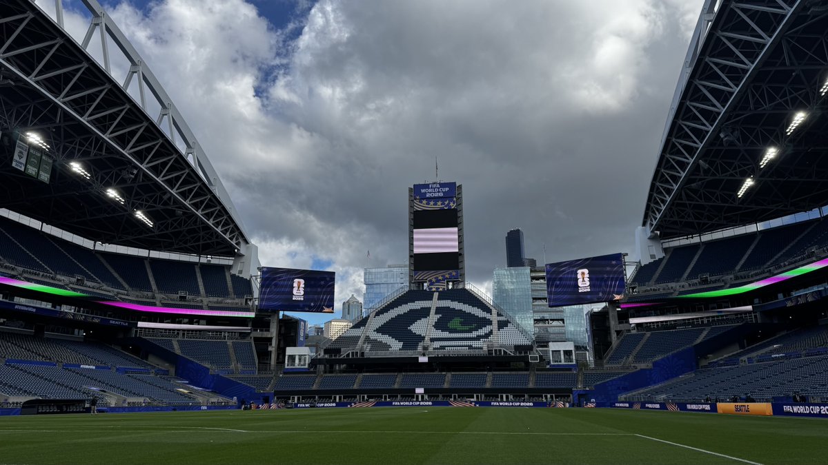 ChrisDaniels_TV's tweet photo. Media Day at the World Cup in Seattle.

The grass, the stadium look ready.

@komonews #WorldCup https://t.co/u8VxLspL1n