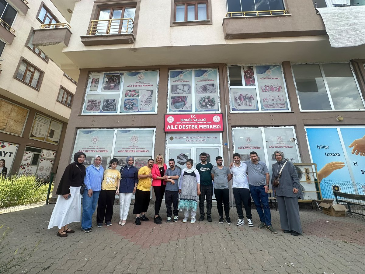 bingolashm12's tweet photo. 📍ADEM 2
İl Müdürlüğümüze bağlı Gündüzlü Bakım ve Rehabilitasyon Merkezinden hizmet  Özel çocuklarımız bugün ADEM 2’nin misafiri oldu. Seramik boyama etkinliği ve pasta kesimiyle keyifli anlar yaşayandı
Nazik davetleri ve samimi ev sahiplikleri için teşekkür ederiz. https://t.co/p5LXRZrwJN