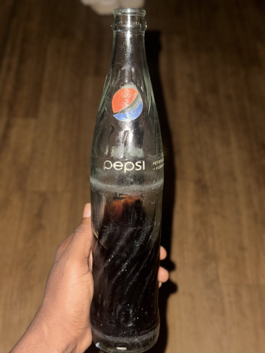 oluwatosin_glor's tweet photo. Something for the night 
Colddddddddddd “Minerals”😁

Why is the taste of this different from the one in PET bottles? https://t.co/m3uJeWknTi