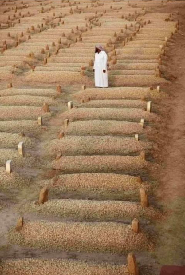 inpic0's tweet photo. ما معنى حسن الخاتمة ؟ ؟

ليس المقصود من حسن الخاتمة
أن تموت وأنت في المسجد
أو على سجادة الصلاة
أو تموت والمصحف بين يديك .
فقد مات خير البرية جمعاء - صلى الله عليه وسلم - وهو على فراشه ...
مات صديقُه الصديقُ أبو بكر - رضي الله عنه - وهو خيرُ الصحابة على فراشه ...
مات خالد بن الوليد - رضي الله عنه - على فراشه وهو الملقب بسيف الله المسلول والذي خاض ١٠٠ معركة ولم يخسر أياً منها !!
ولكِنَّ ...
حُسْنَ الخاتمة
أن تموتَ وأنت بريءٌ من الشرك ...
حُسْنَ الخاتمة
أن تموتَ وأنت بريءٌ من النفاق ...
حُسْنَ الخاتمة
أن تموتَ وأنت مفارقٌ للمبتدعة بريءٌ من كل بدعة ...
حُسْنَ الخاتمة
أن تموتَ وأنت على الكتاب والسنة ومؤمنٌ بما جاء فيهما دون تأويل ...
حُسْنَ الخاتمة
أن تموتَ وأنت خفيفُ الحمل من دماء المسلمين وأموالِهم غير ظالم لهم ولأعراضِهم مؤدياً حق الله عليك وحق عباده عليك ...
حُسْنَ الخاتمة
أن تموتَ سليمَ القلب طاهرَ النوايا وحَسَنَ الأخلاق ؛ لا تحملُ غلاً ولا حقداً ولا ضغينةً لمسلم ...
حُسْنَ الخاتمة
أن تصلي خمسَكَ في وقتها مع الجماعة لمن لهم حقُّ الجماعة وتؤدي ما افترضه اللهُ عليك لاهلك وبيتك ...
حسن الخاتمة
ان تكون ملتزم بأمور دينك
وبيتك محبا لجارك
واصلا لرحمك راحما للصغير ومحترما الكبير
اللهم أَحسنْ عاقبتَنا في الأمور كلِّها وأجرْنا من خزي الدنيا وعذابِ الآخرة ..

اللهم أَحسنْ خاتمتَنا..🍀
وردَّنا إليك رداً جميلاً..🌾