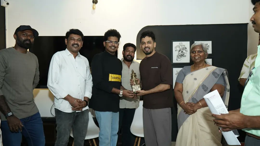TheRupan's tweet photo. #Porunai ஆவணப்படத்திற்கு சென்னை வாழ் நெல்லை மக்கள் நல சங்கத்தினர் @hiphoptamizha நேரில் சந்தித்து பாராட்டு தெரிவித்தனர். 

 #wearehiphoptamizha https://t.co/hl0vkr1hNF