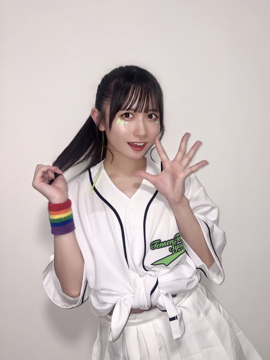 tenten_syu's tweet photo. アイドルに憧れて
アイドルの海に飛び込んで

みんなと出会って
みんなの笑顔と声で作る「ライブ」
みんながかけてくれる想い、時間
その幸せを知れたから

今日も明日も 地球最後の日も
#点染テンセイ少女 がいい
そう思えるアイドル人生です𓈒𓏸 

#麗シュウ転生生誕祭2026
ありがとうございました！ https://t.co/pqbE7Bpthu