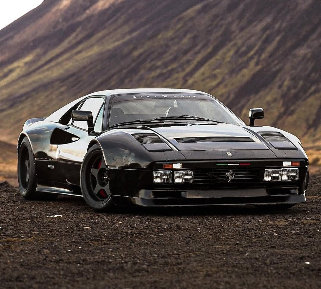 DailyFerrariTM's tweet photo. All black GTO https://t.co/YekdQYRpRo