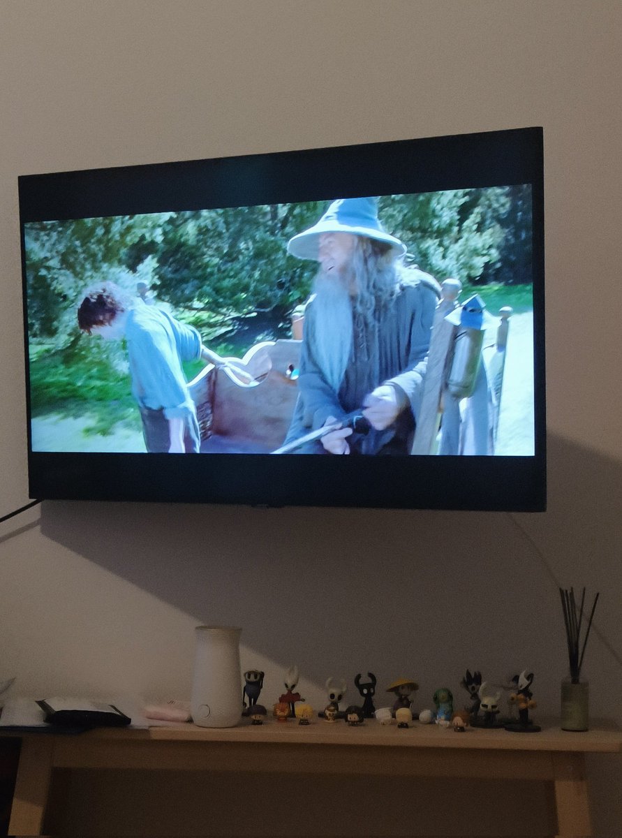 withoutcia's tweet photo. Mi novio ya no tiene escapatoria 😈, la lástima es que en Netflix no está la versión extendida. https://t.co/mtYznsGHR3