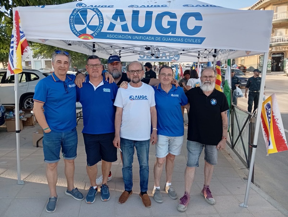 AUGC_Valencia's tweet photo. Campaña preafiliación Baeza. Conociendo a nuevos compañeros. Y compartiendo momentos con los fundadores. Gran día. https://t.co/JaUUoAWE1e