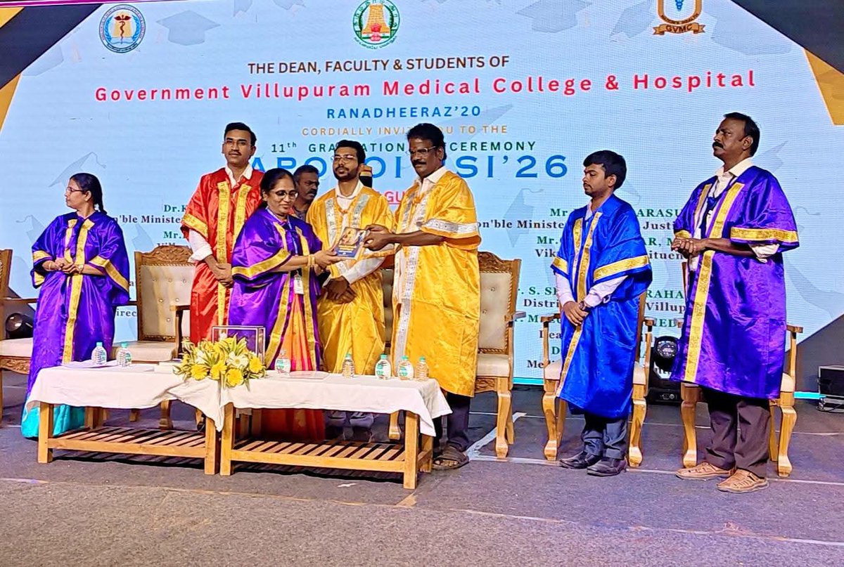 SivakumarState's tweet photo. இன்று விழுப்புரம் அரசு மருத்துவமனை மருத்துவக் கல்லூரியில் பதினோராம்  ஆண்டு பட்டமளிப்பு விழாவில் கலந்துகொண்டு மாணவர்களுக்கு பட்டங்களை வழங்கிய போது.. https://t.co/ErZsfnjZvg